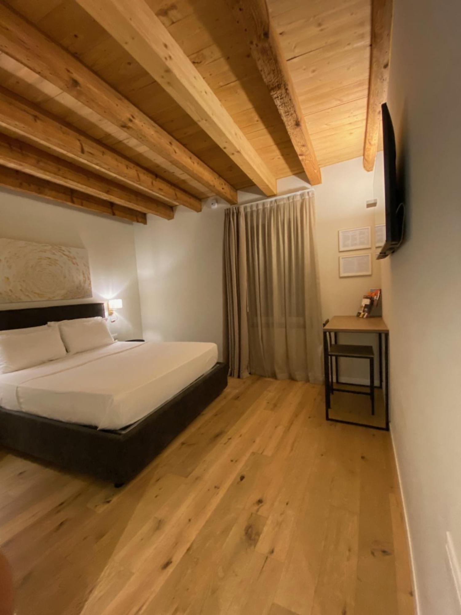 Malvezzi24 Boutique Rooms Desenzano del Garda Eksteriør billede