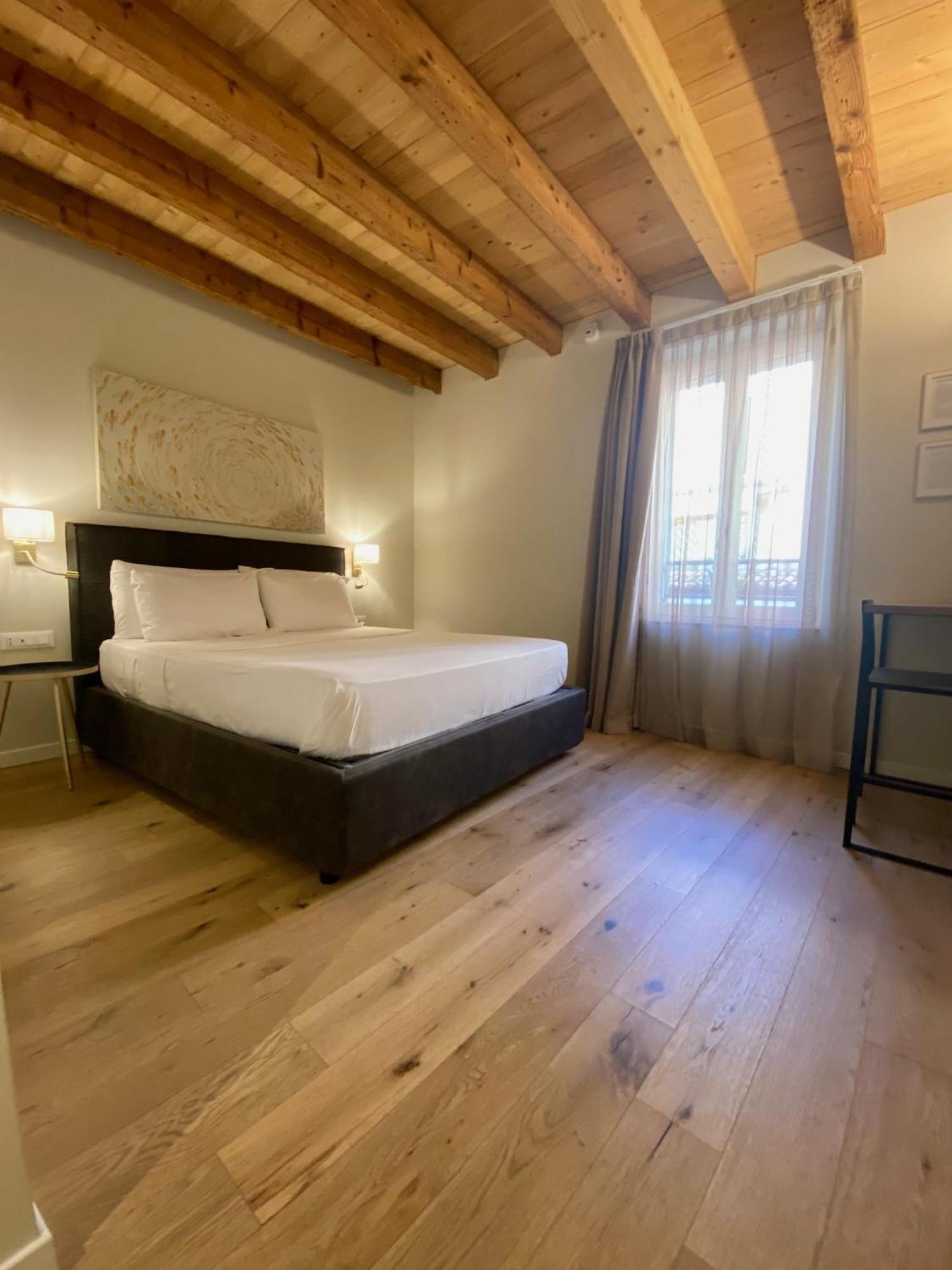 Malvezzi24 Boutique Rooms Desenzano del Garda Eksteriør billede